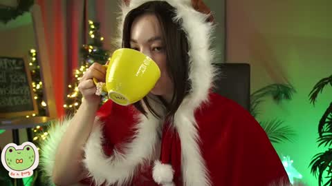 vacation 16-30 of november caucht me in insta online show from December 31, 2024, 8:15 am