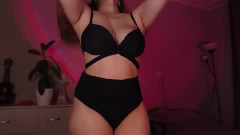 Snapshot of sarahsweetie_ chatting on October 18, 2025, 3:24 pm Sarah online show from October 18, 2025, 3:24 pm