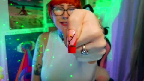 Sarah T online show from November 22, 2025, 7:07 am