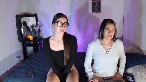 Sarajonnes4 online show from April 8, 2026, 2:11 am