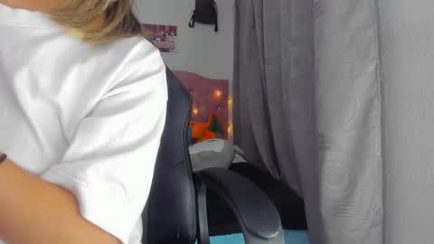 Snapshot of saralolo420 chatting on January 10, 2025, 2:57 am sara  online show from January 10, 2025, 2:57 am
