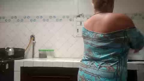 Snapshot of saralovens chatting on December 31, 2024, 3:31 pm Saraloves online show from December 31, 2024, 3:31 pm