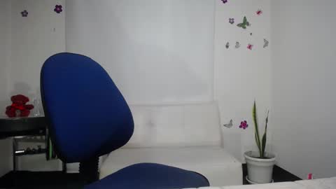 Snapshot of saralovens chatting on February 20, 2025, 11:09 am Saraloves online show from February 20, 2025, 11:09 am