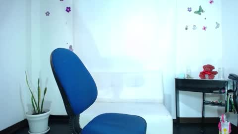 Snapshot of saralovens chatting on February 27, 2025, 7:26 pm Saraloves online show from February 27, 2025, 7:26 pm