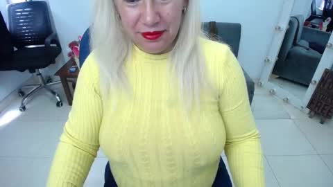 Snapshot of saralovens chatting on September 30, 2025, 3:28 pm Saraloves online show from September 30, 2025, 3:28 pm