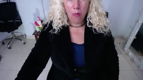 Saraloves online show from November 9, 2025, 1:48 am