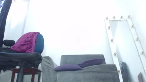Saraloves online show from July 8, 2026, 1:15 pm