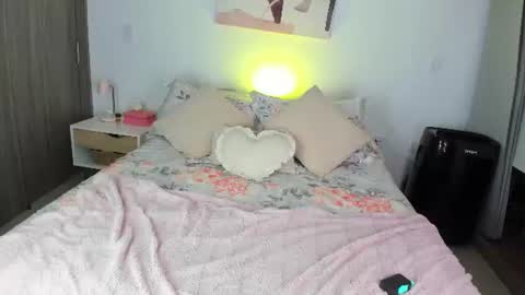 Snapshot of saramartinezz_ chatting on June 10, 2026, 11:35 pm Sara Martinez online show from June 10, 2026, 11:35 pm