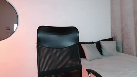 saramilf_69 online show from December 20, 2024, 4:14 pm