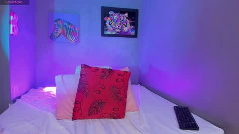 Sara online show from September 12, 2025, 10:21 pm