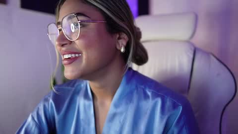 Sara online show from February 3, 2025, 1:19 am