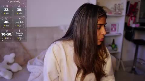 Snapshot of saraparisi_ chatting on October 16, 2025, 10:33 pm Sara online show from October 16, 2025, 10:33 pm