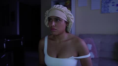 Sara online show from November 11, 2025, 10:32 pm