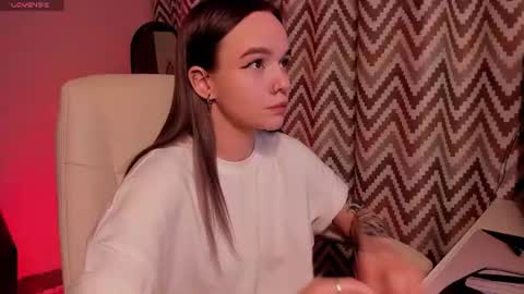 Snapshot of sararomoney chatting on August 4, 2026, 5:59 pm Sara online show from August 4, 2026, 5:59 pm