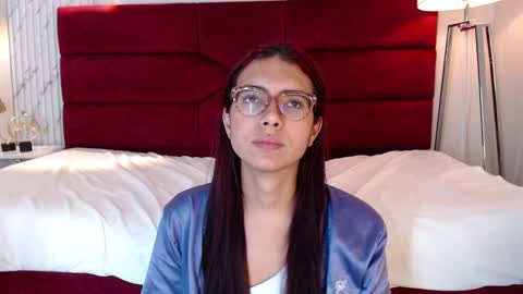 Snapshot of sarasaenz_99 chatting on February 2, 2025, 1:45 am Sara online show from February 2, 2025, 1:45 am