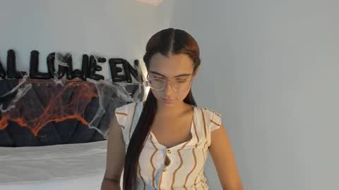 Sara online show from October 21, 2025, 8:09 pm