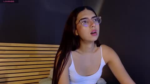 Sara online show from December 18, 2025, 8:37 pm