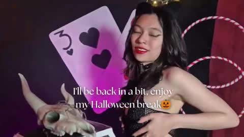 Snapshot of sarasaenz__ chatting on October 10, 2025, 11:09 am   online show from October 10, 2025, 11:09 am