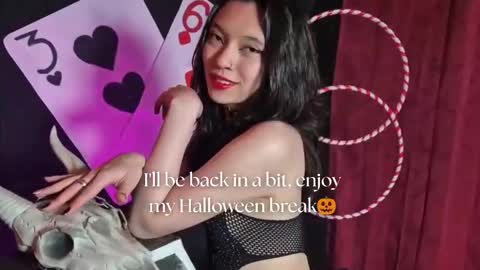 Snapshot of sarasaenz__ chatting on October 11, 2025, 11:42 am   online show from October 11, 2025, 11:42 am
