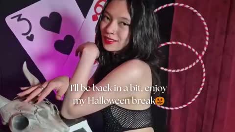 Snapshot of sarasaenz__ chatting on October 16, 2025, 11:22 am   online show from October 16, 2025, 11:22 am