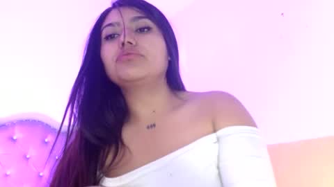 sarastonesx online show from June 26, 2026, 5:12 am