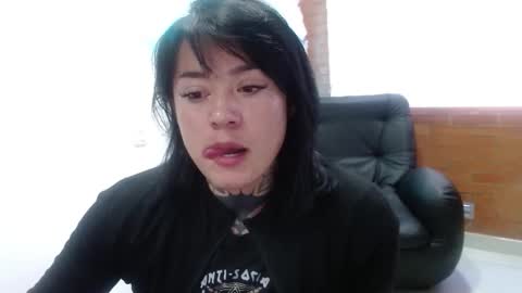 Sara Herrera online show from January 7, 2026, 10:01 pm