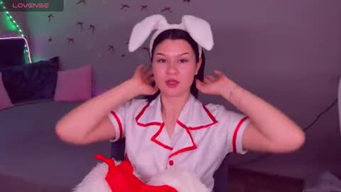 SaraVivid online show from June 17, 2026, 5:32 am