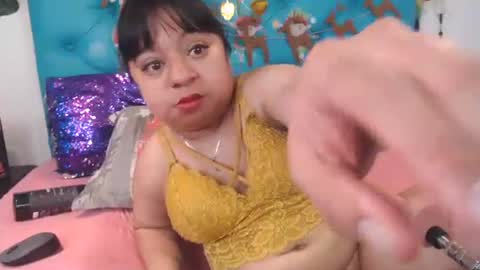 Snapshot of sarawiills chatting on December 16, 2024, 7:21 pm Sara Wills online show from December 16, 2024, 7:21 pm
