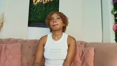 Snapshot of saray_mardez chatting on October 9, 2025, 12:03 pm Saray Mardez online show from October 9, 2025, 12:03 pm