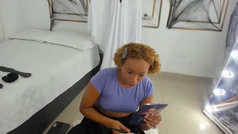 Snapshot of saray_mardez chatting on October 15, 2025, 12:05 pm Saray Mardez online show from October 15, 2025, 12:05 pm