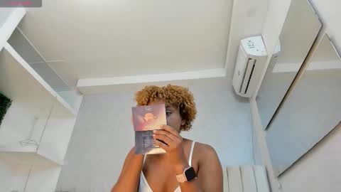 Snapshot of saray_mardez chatting on October 19, 2025, 12:17 pm Saray Mardez online show from October 19, 2025, 12:17 pm
