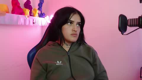 Snapshot of sari_belle chatting on October 7, 2025, 10:01 am Sari  online show from October 7, 2025, 10:01 am