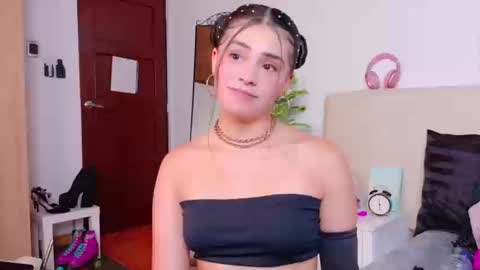 Sara online show from September 17, 2025, 9:05 pm