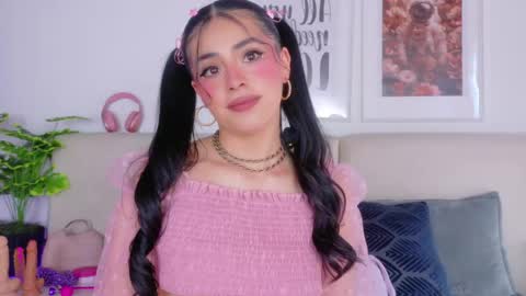 Sara online show from May 6, 2026, 10:15 pm