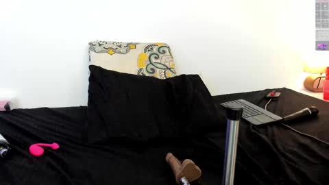 Sara online show from October 6, 2025, 2:25 pm