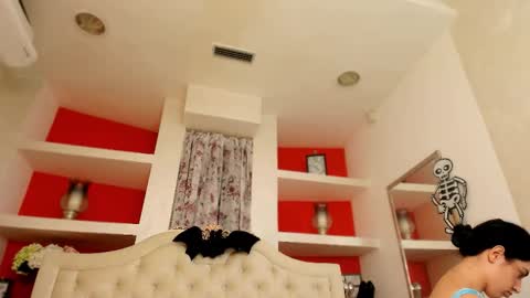 Sarra online show from November 3, 2025, 6:09 pm