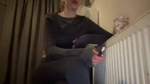 Sarrah online show from February 4, 2025, 11:49 pm