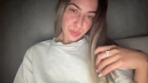 Snapshot of sarrah_rossy chatting on September 16, 2025, 8:32 pm Sarrah online show from September 16, 2025, 8:32 pm