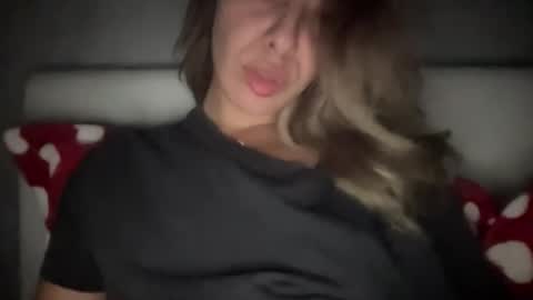 Snapshot of sarrah_rossy chatting on October 31, 2025, 9:38 pm Sarrah online show from October 31, 2025, 9:38 pm