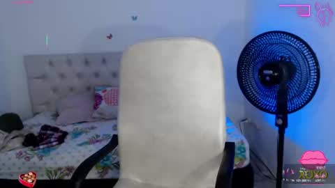 Snapshot of sasha_17_ chatting on October 4, 2025, 11:25 pm Sofia online show from October 4, 2025, 11:25 pm