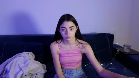 Snapshot of sasha_bloom7 chatting on December 9, 2024, 1:29 am Sasha online show from December 9, 2024, 1:29 am
