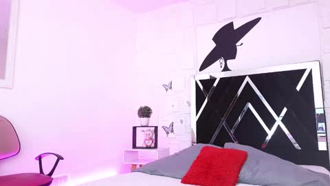 Sasha Mercedez online show from December 17, 2025, 11:16 am