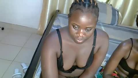 Snapshot of sasha_mollie chatting on October 20, 2025, 7:25 pm Sasha online show from October 20, 2025, 7:25 pm