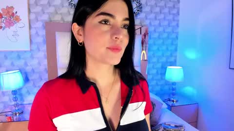 Snapshot of sasha_sims chatting on October 17, 2025, 11:35 am Camila  online show from October 17, 2025, 11:35 am