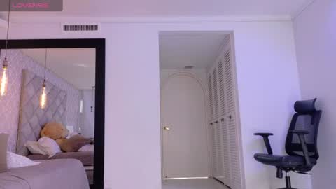 Snapshot of sasha_sinne chatting on July 15, 2026, 1:27 pm sasha_sinne online show from July 15, 2026, 1:27 pm