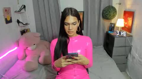 ESTELLA online show from February 25, 2025, 4:00 pm