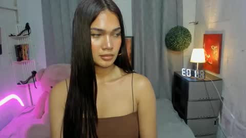 ESTELLA online show from February 26, 2025, 4:56 pm