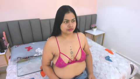 Manuela  online show from February 4, 2025, 11:27 am