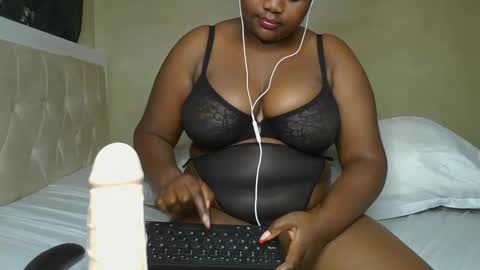 sassie_bee online show from January 16, 2025, 1:58 am