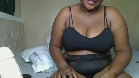sassie_bee online show from February 1, 2025, 12:18 am